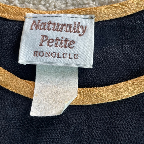 💜 5 for $25 Black and gold kimono fabric top - Picture 4 of 6